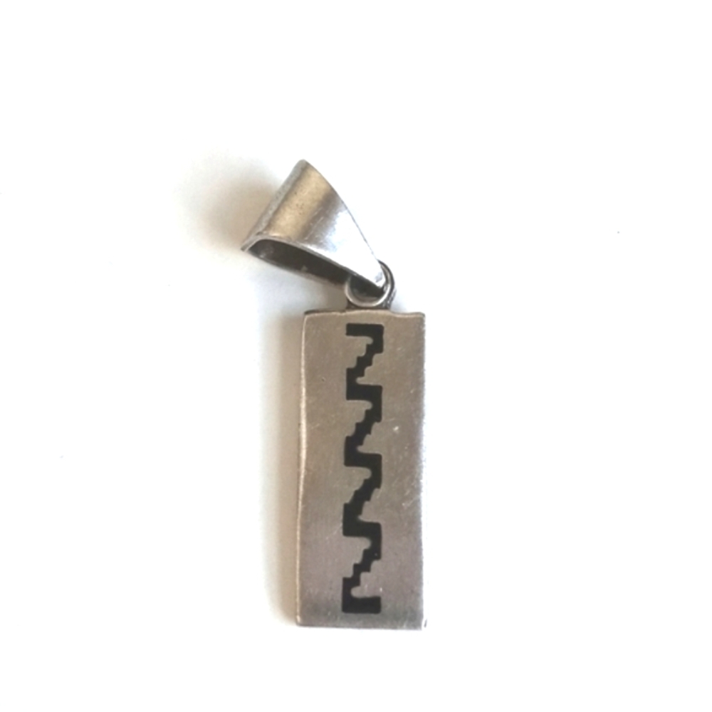 Vintage 925 Sterling Silver 1 1/“ Pendant Tribal Design from Mexico (Unique)